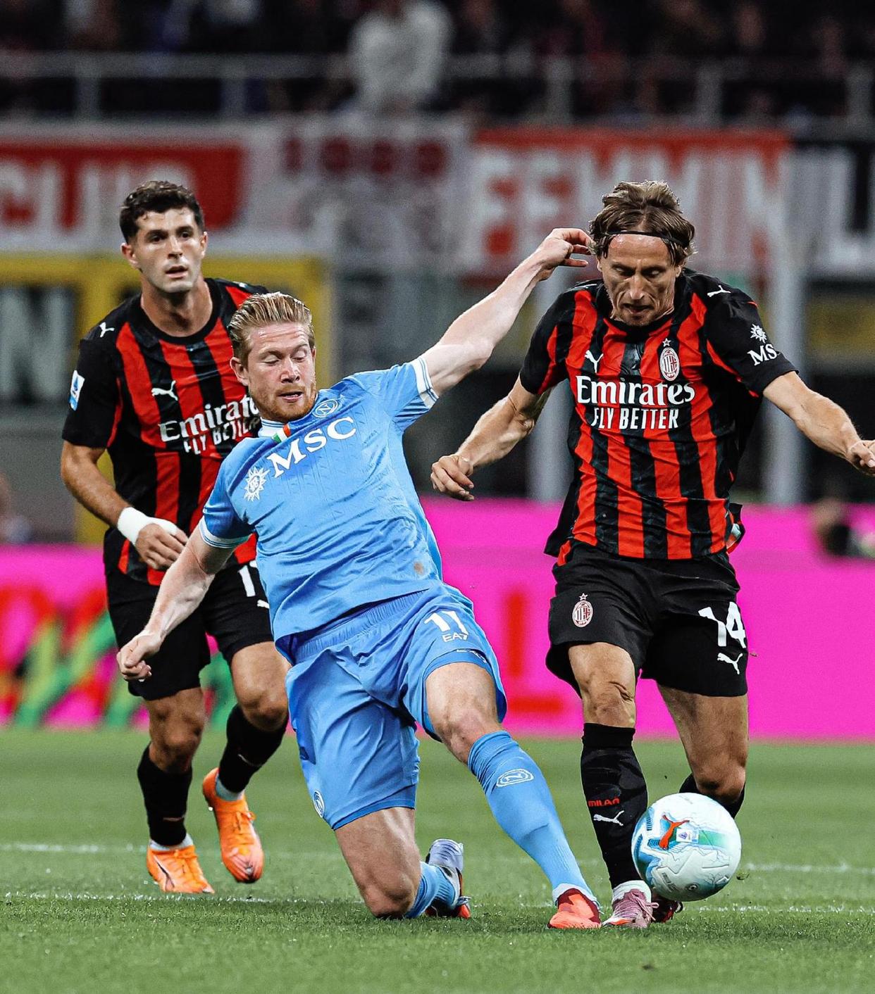 AC米兰客场战胜对手,积分榜上节节攀升 AC米兰客场战胜对手,积分榜上节节攀升