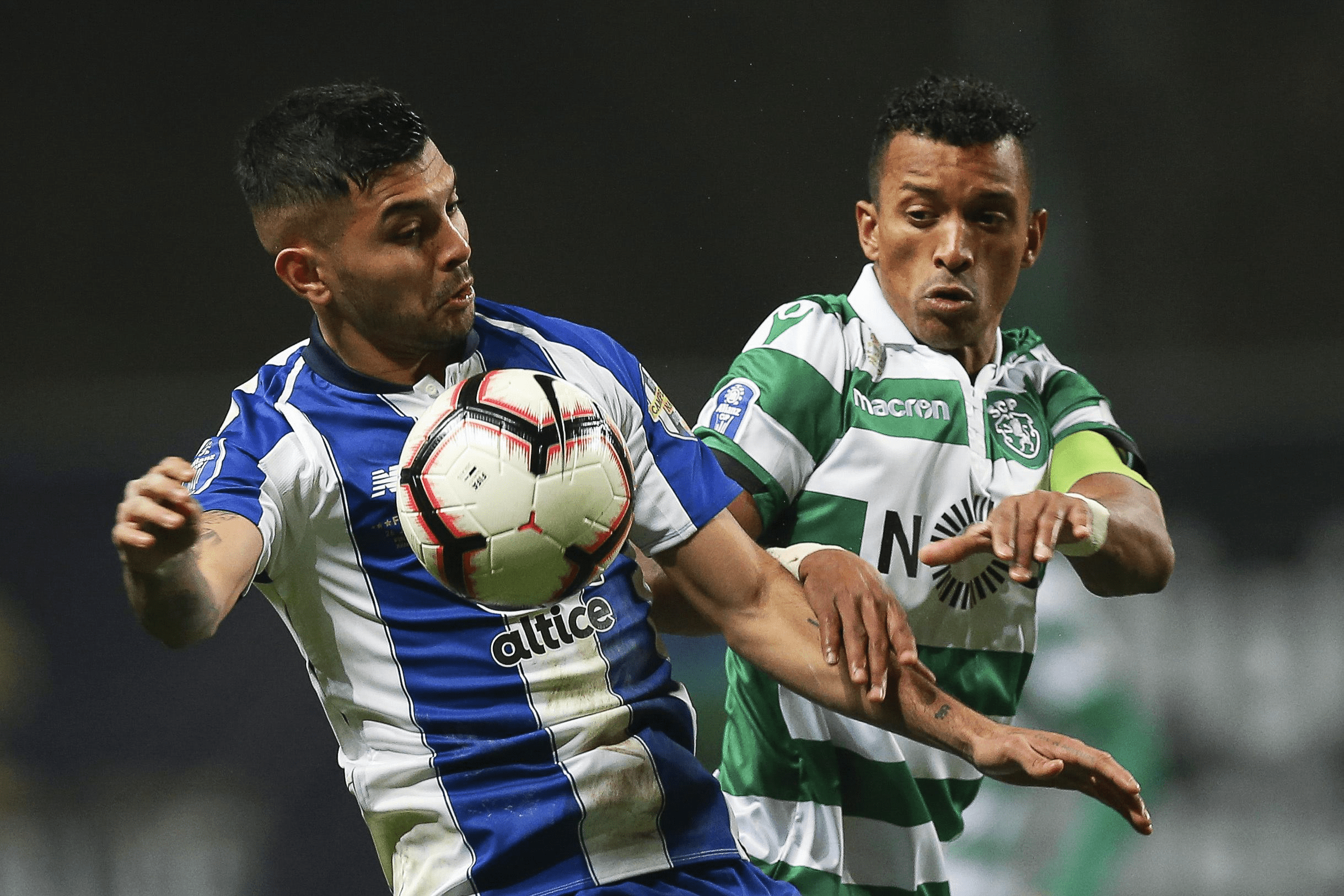 包含葡超冠军波尔图主场负于里斯本竞技队遭遇连败的词条