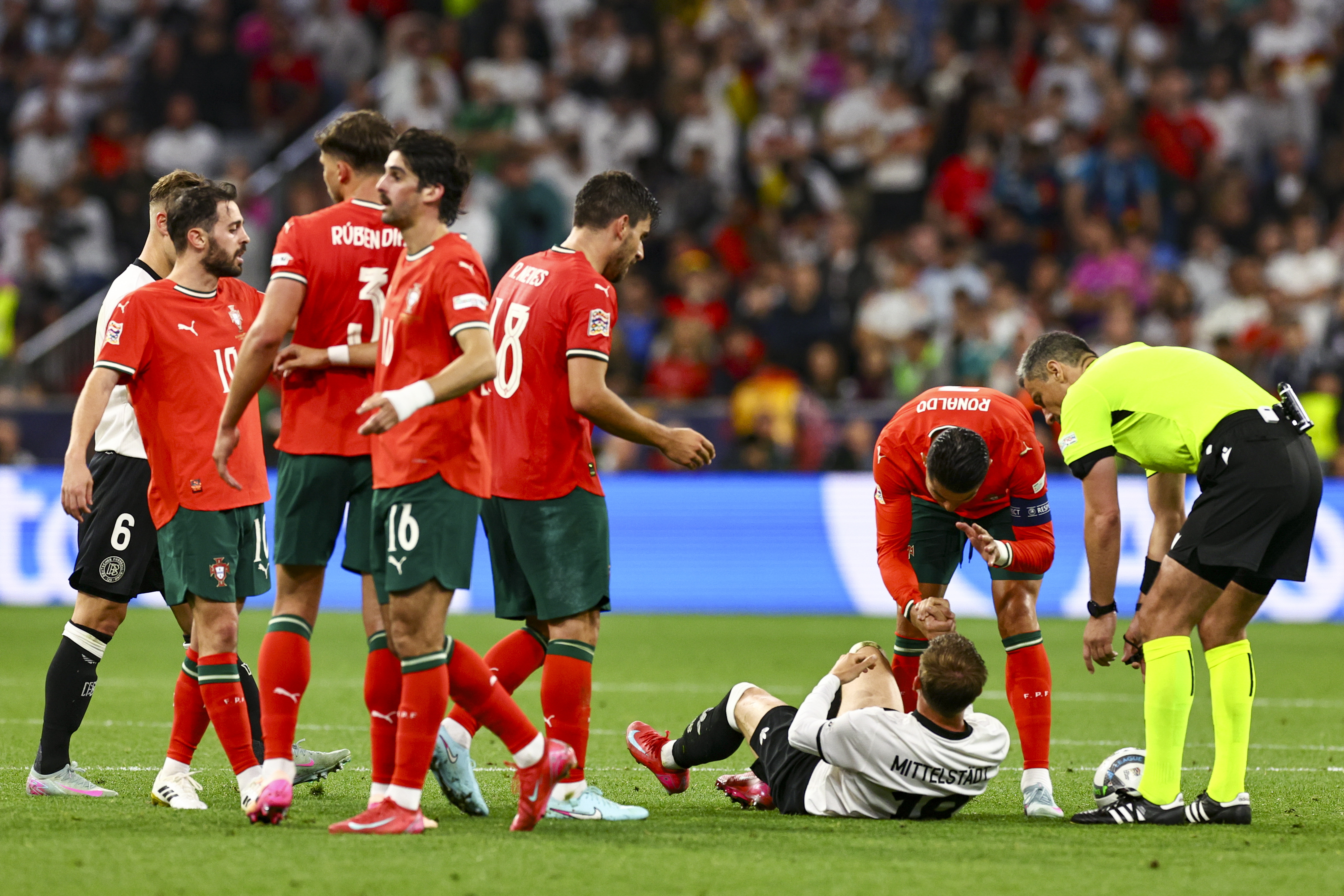 包含欧国联比赛：英格兰主场击败巴西，连胜势头不减的词条